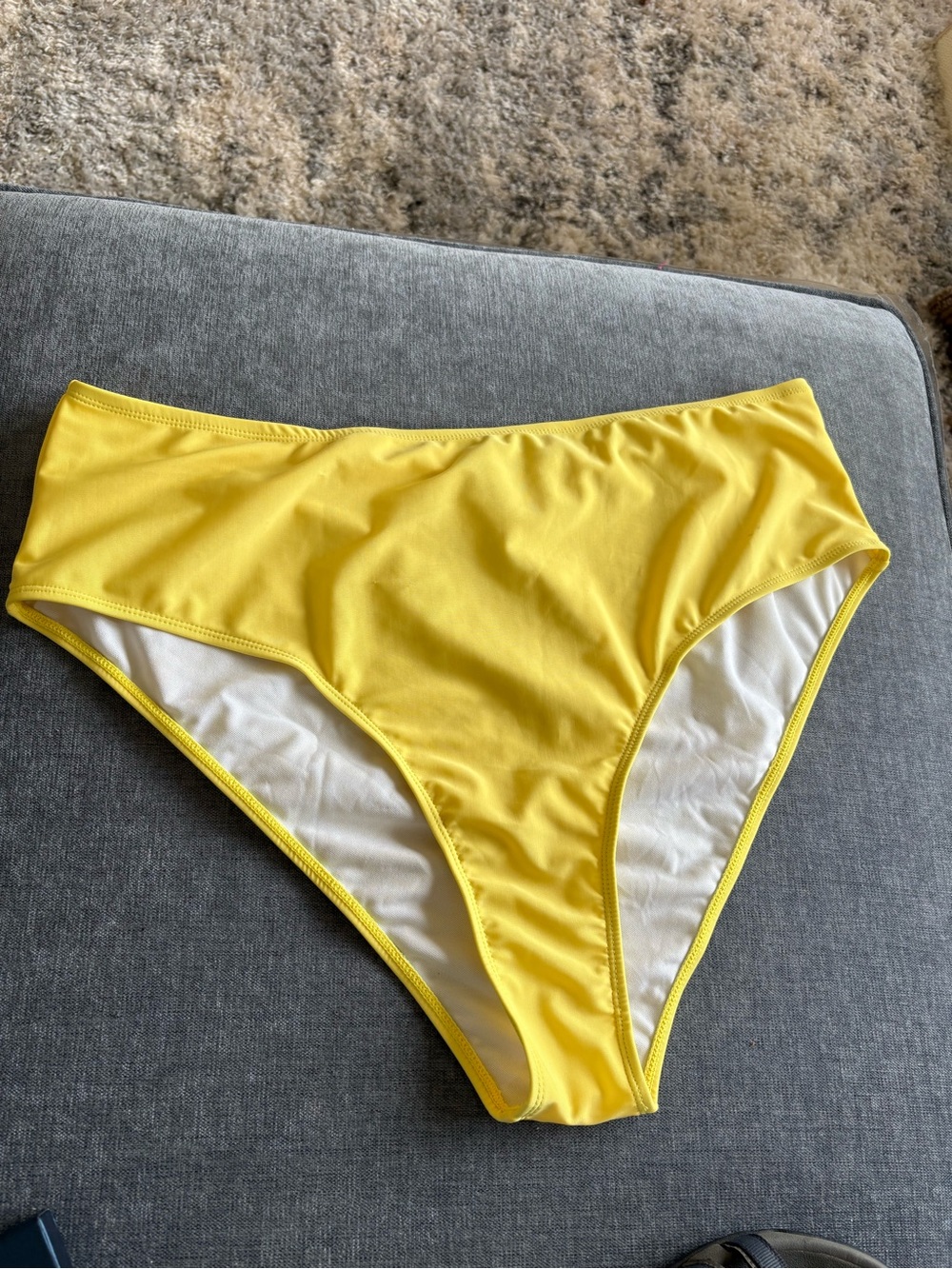 Yellow High-Cut Bikini Bottom – High Waist/High Leg
Cute solid sunshine yellow